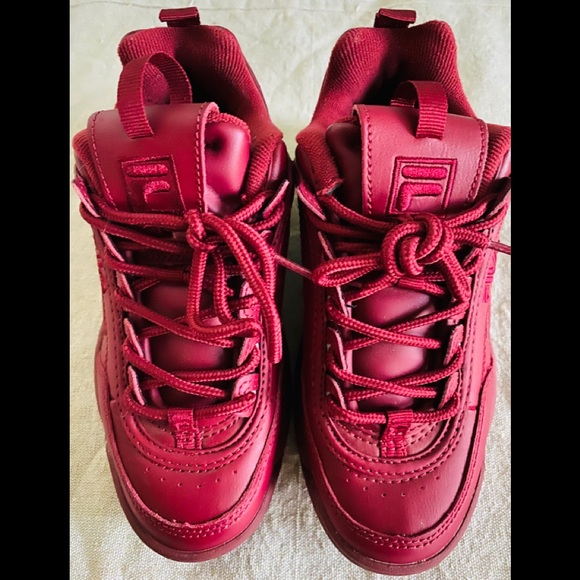 Filas - Picture 1 of 2